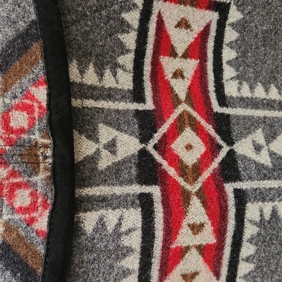 Fantastic NWT Pendleton Wool Crossroads Native American Design Vest ♥️🖤 - Picture 11 of 16